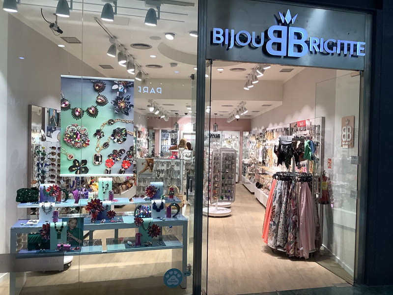 Bijou Brigitte in Ondara